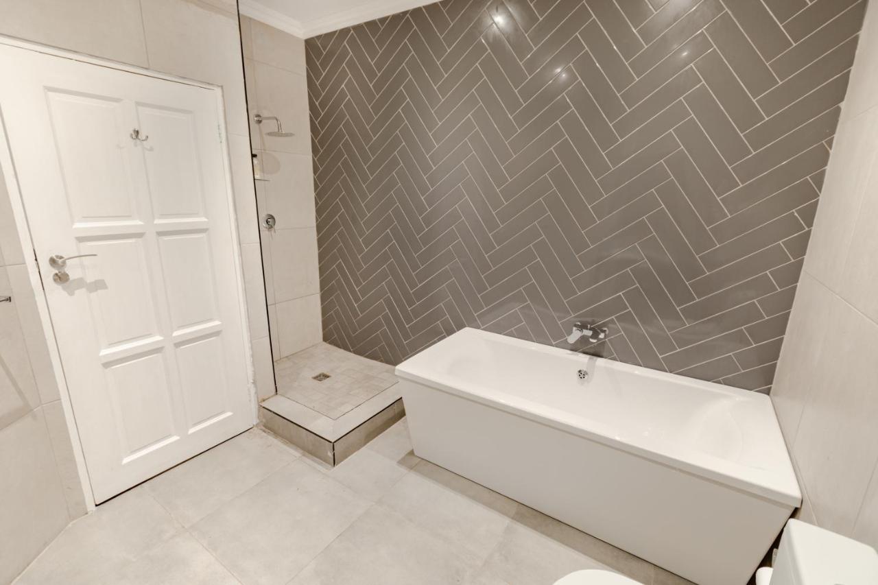 Essenwood House 4*